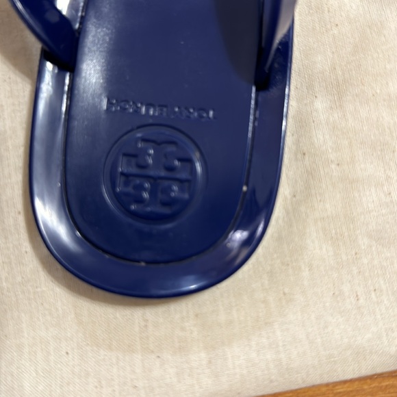 TORY BURCH BLUE MICHAELA BOW JELLY FLIP FLOP SANDALS GOLD BOW EMBELLISHMENTS - Picture 2 of 5